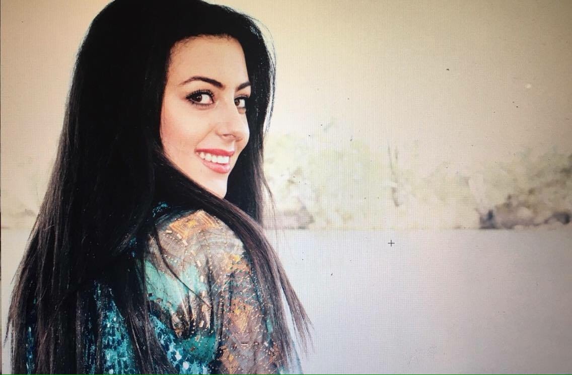 كچه‌ كوردێك داوا ده‌كات بۆ به‌شداریكردن له‌ پێشبركێی شاجوانی جیهانی ده‌نگی پێ بده‌ن
